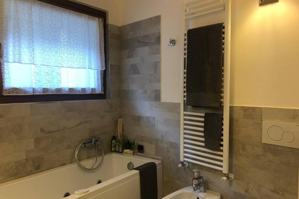 La Poulerie - Suite Dépendance Gera Lario Exterior foto